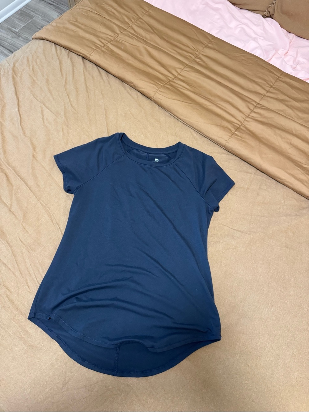 all in motion Women's dark gray Short-Sleeve Performance Tee